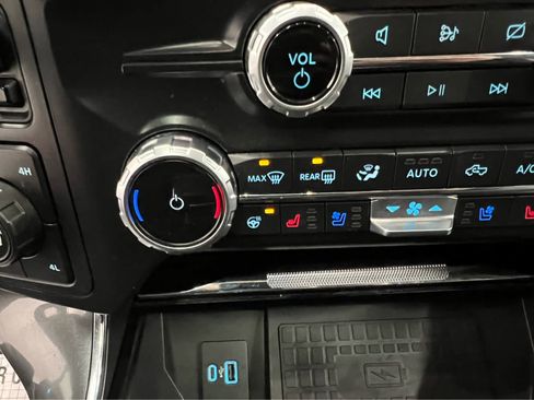 Used 2022 Ford F150 Lariat w/ Equipment Group 502A High image 28