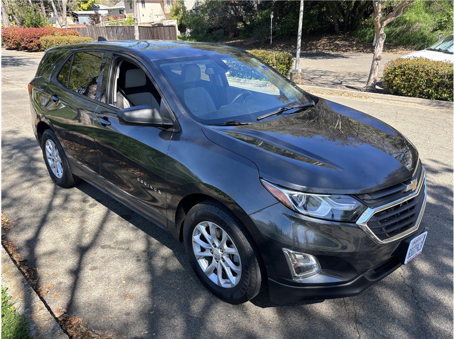Used 2018 Chevrolet Equinox LS FWD image 3