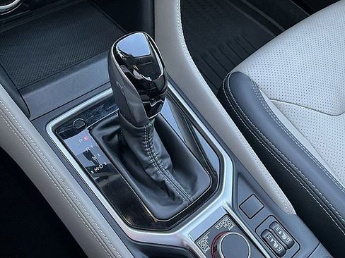 Used 2021 Subaru Forester Limited image 25