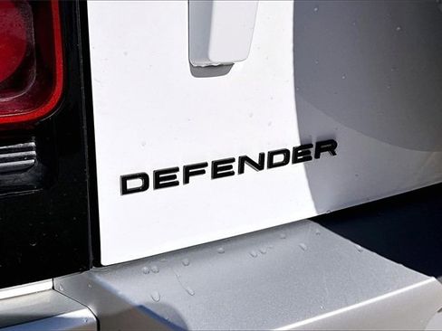 Used 2025 Land Rover Defender 110 S image 33