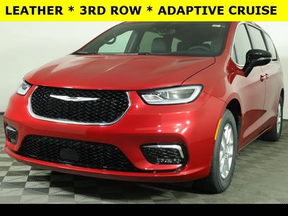 New 2026 Chrysler Pacifica Select