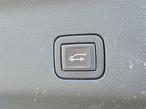 Certified 2023 Chevrolet Suburban Z71 w/ Luxury Package image 8