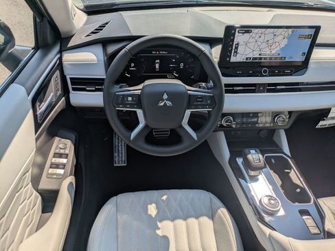 New 2025 Mitsubishi Outlander SEL image 27