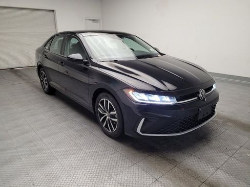 Used 2025 Volkswagen Jetta SE image 13