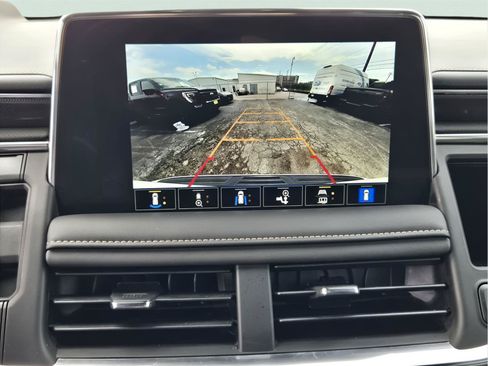 Used 2024 GMC Yukon AT4 w/ Technology Package AWD/4WD image 16