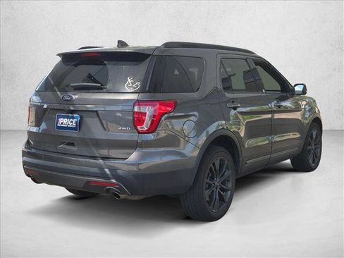 Used 2017 Ford Explorer XLT w/ Equipment Group 202A AWD/4WD image 5