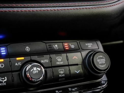 Used 2024 Dodge Durango GT RWD image 30