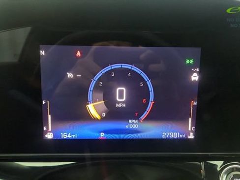 Used 2025 Chevrolet Trax RS w/ Driver Confidence Package FWD image 40