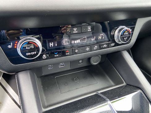 Used 2023 Mitsubishi Outlander SEL image 14