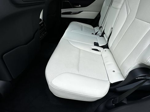 Used 2024 Lexus LX 600 4WD w/ Appearance Package image 25