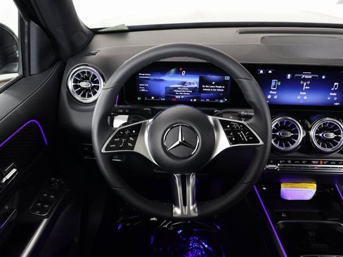 New 2026 Mercedes-Benz GLB 250 image 3
