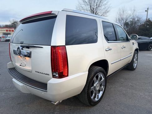 Used 2010 Cadillac Escalade Premium image 5