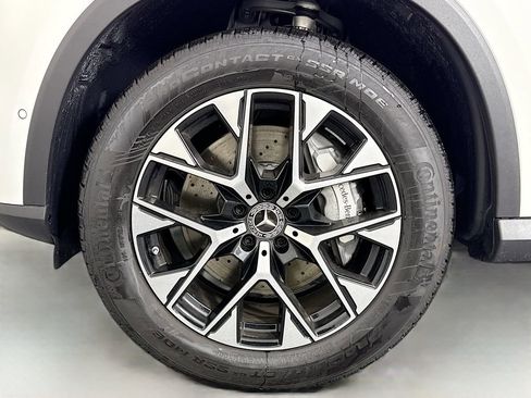 Used 2025 Mercedes-Benz GLC 350e 4MATIC image 31