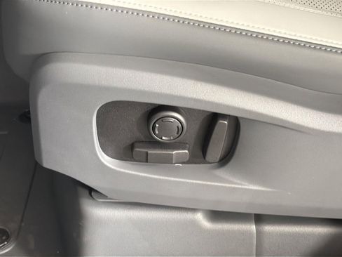 New 2026 Land Rover Defender 110 S image 24