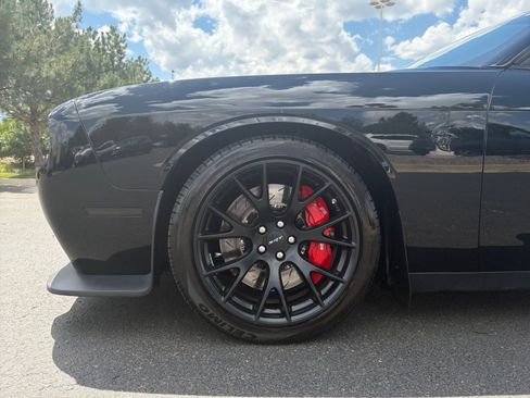 Used 2016 Dodge Challenger SRT Hellcat RWD image 10