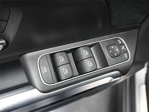 New 2024 Mercedes-Benz GLB 250 image 13