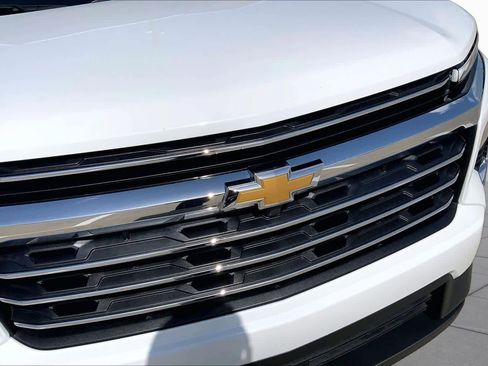Used 2025 Chevrolet Traverse LT FWD image 28
