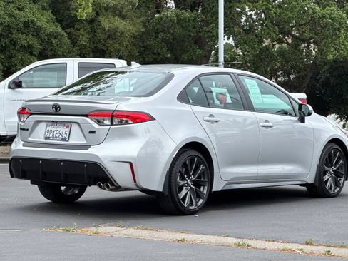 Used 2024 Toyota Corolla SE image 3