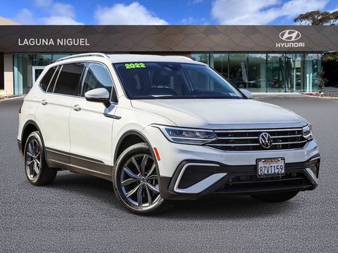 Used 2022 Volkswagen Tiguan SE FWD image 1