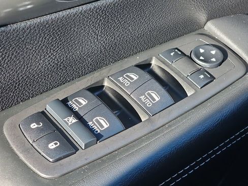 Used 2025 Chrysler Pacifica Select image 29