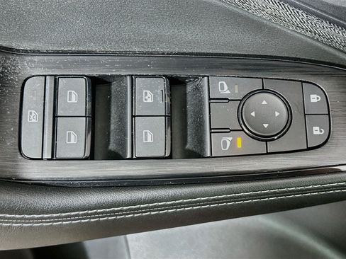 Used 2023 Nissan Rogue SV FWD image 15