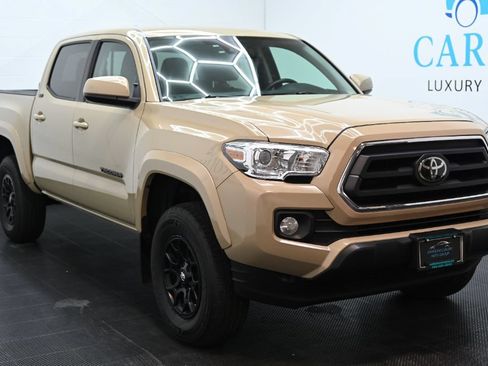 Used 2020 Toyota Tacoma SR5 AWD/4WD image 2