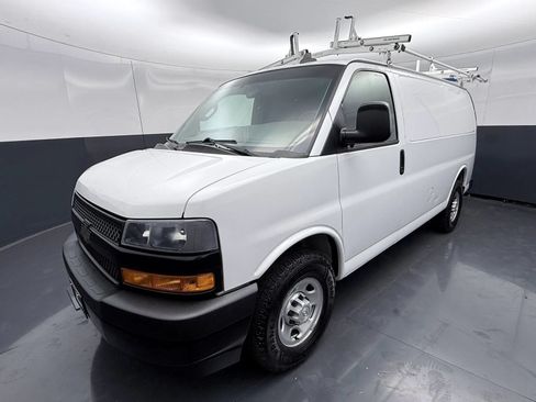 Used 2018 Chevrolet Express 3500 RWD image 4