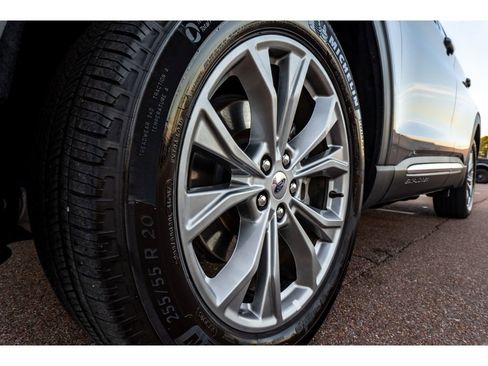 Used 2024 Ford Explorer Limited image 9