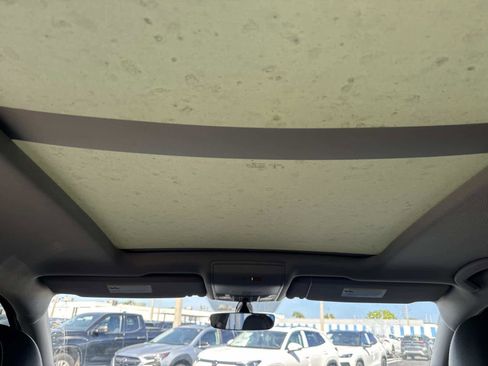 Used 2022 Volkswagen Atlas SE w/ Panoramic Sunroof Package image 19