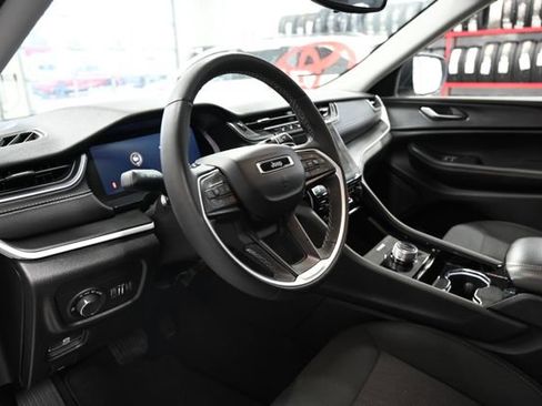 Used 2023 Jeep Grand Cherokee Laredo w/ Luxury Tech Group I image 22