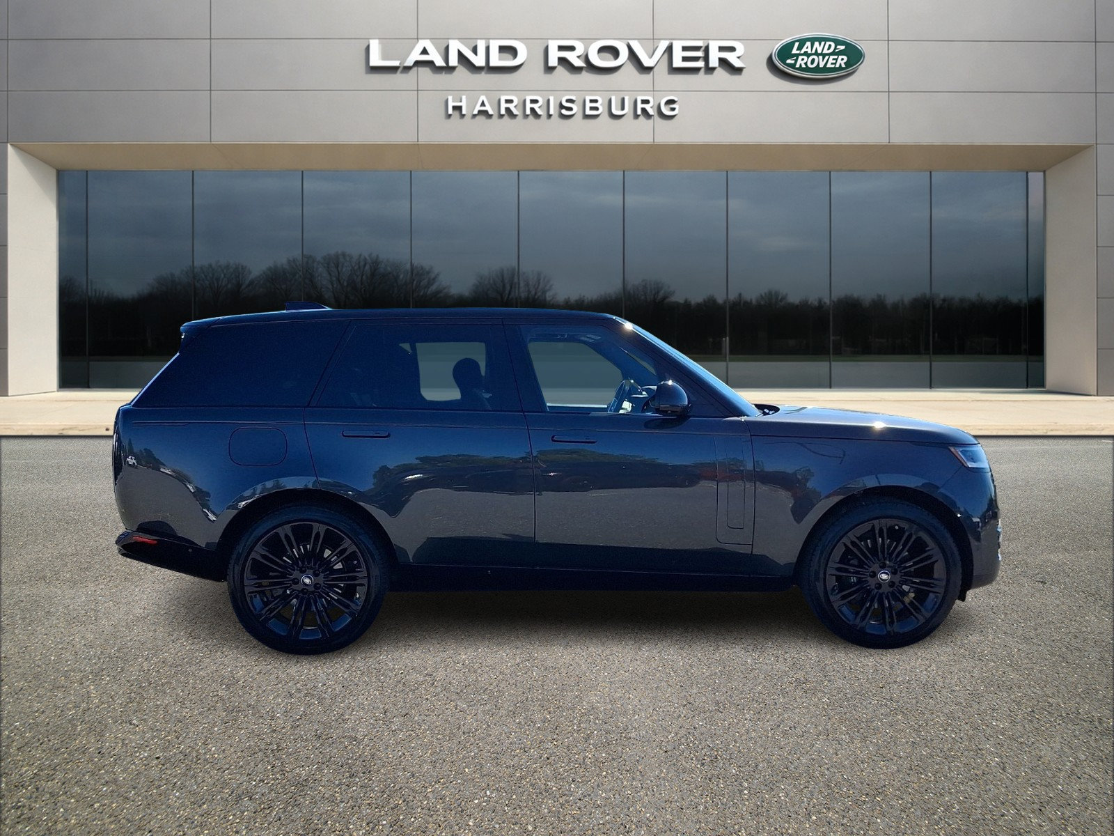 Used 2025 Land Rover Range Rover SE AWD/4WD image 5