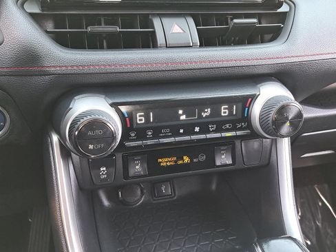 Used 2021 Toyota RAV4 SE w/ Weather & Moonroof Package AWD/4WD image 26