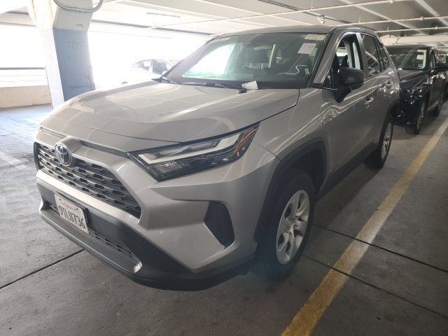 Used 2025 Toyota RAV4 LE AWD/4WD image 4
