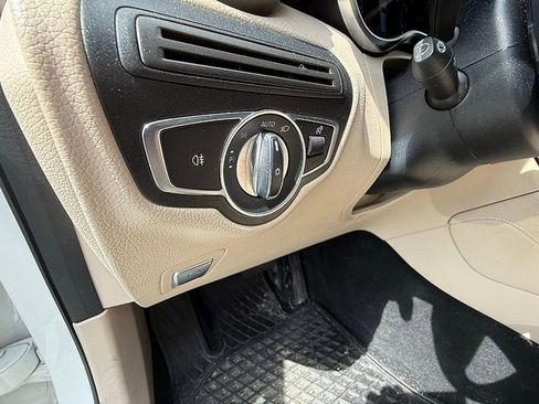 Used 2020 Mercedes-Benz GLC 300 4MATIC image 21