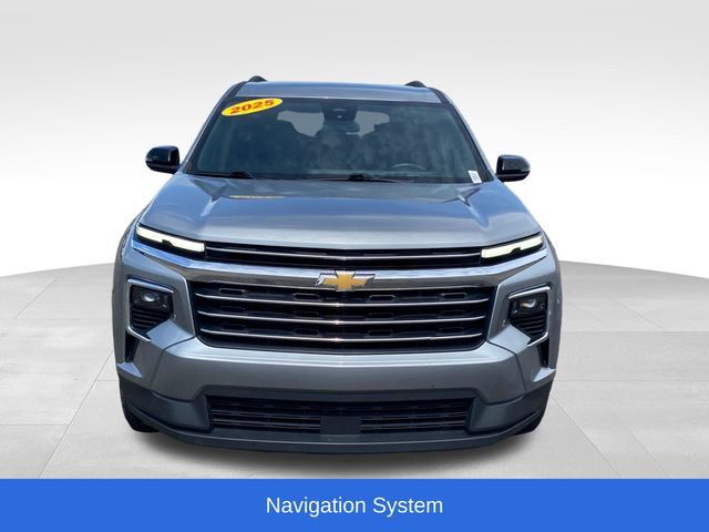 Certified 2025 Chevrolet Traverse LT FWD image 2