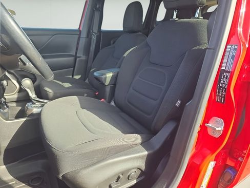 Used 2022 Jeep Renegade Latitude w/ Convenience Group AWD/4WD image 12