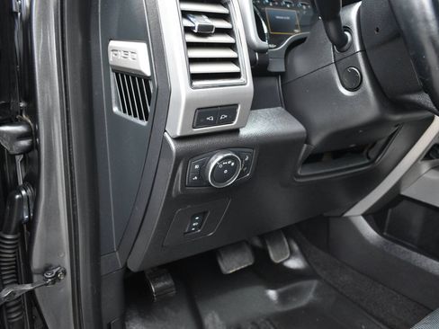 Used 2017 Ford F150 Platinum w/ Equipment Group 701A Luxury AWD/4WD image 17