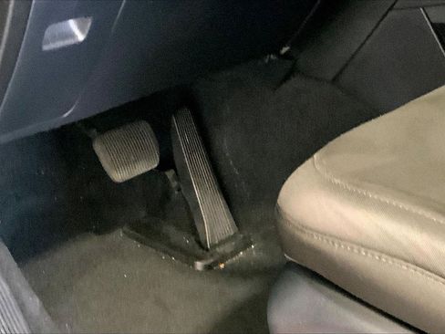 Used 2023 Ford Explorer XLT RWD image 22