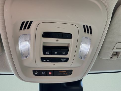 Used 2021 Buick Envision Avenir w/ Technology Package II AWD/4WD image 17