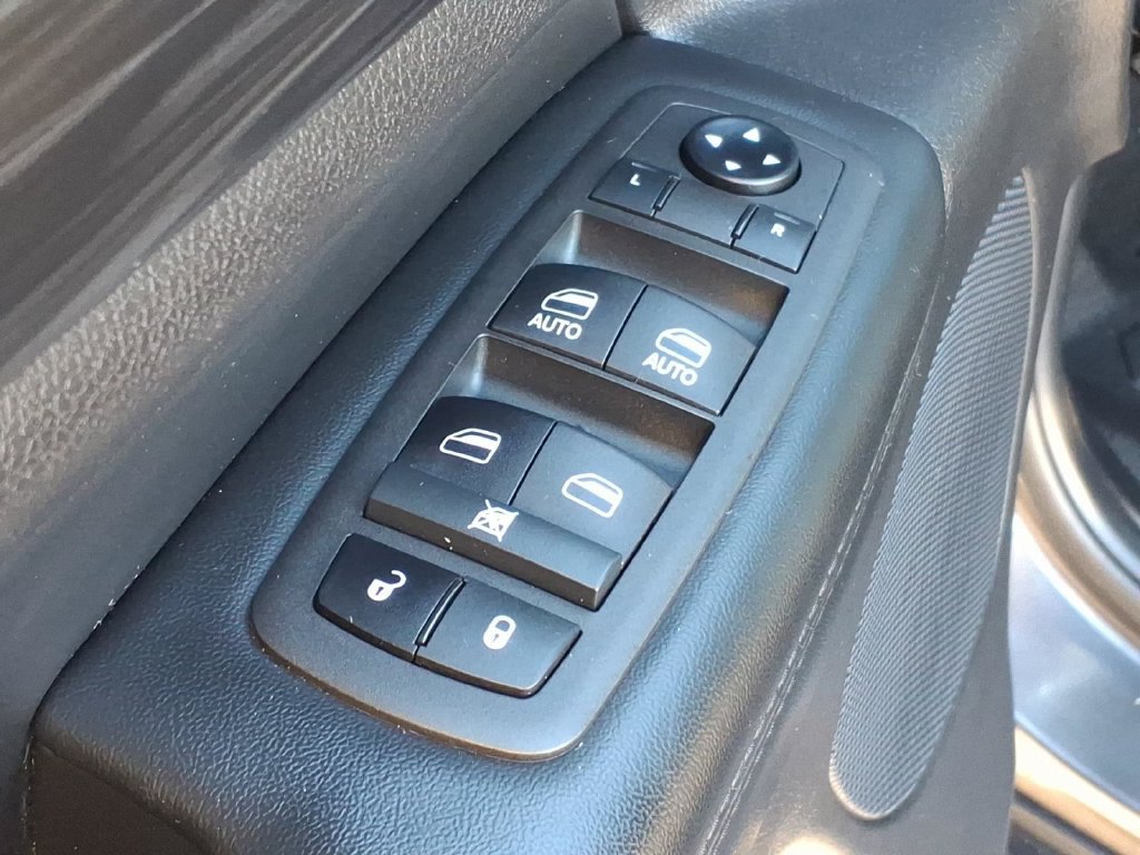 Used 2021 Jeep Grand Cherokee Laredo AWD/4WD image 13