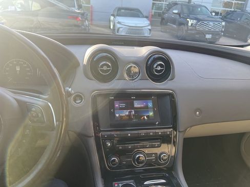 Used 2016 Jaguar XJ R-Sport image 10