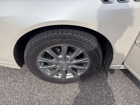 Used 2011 Buick Lucerne CXL FWD image 22