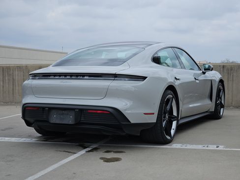 Used 2021 Porsche Taycan image 8