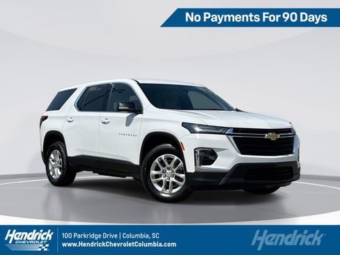 Used 2023 Chevrolet Traverse LS FWD image 1