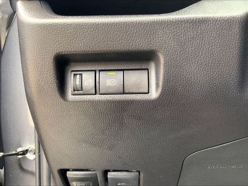 Used 2025 Toyota RAV4 XLE FWD image 33