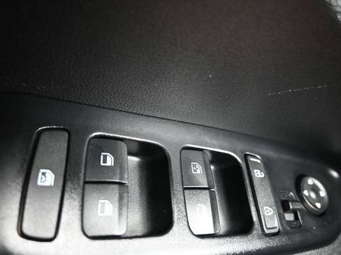 Used 2022 Hyundai Venue SEL FWD image 25