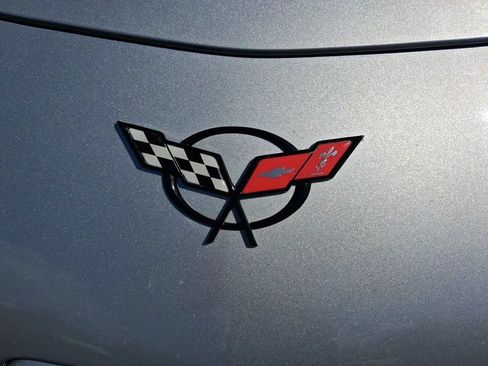 Used 2001 Chevrolet Corvette Coupe w/ Preferred Equipment Group2 RWD image 19