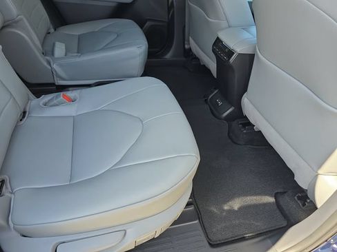 New 2026 Toyota Highlander XLE AWD/4WD image 11