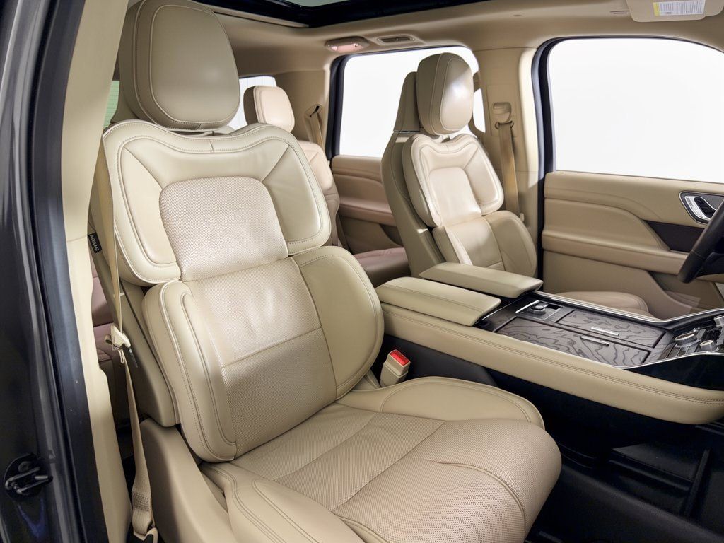 Used 2018 Lincoln Navigator Reserve w/ Technology Package AWD/4WD image 29