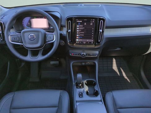 New 2025 Volvo XC40 B5 Core w/ Protection Package Premier image 11